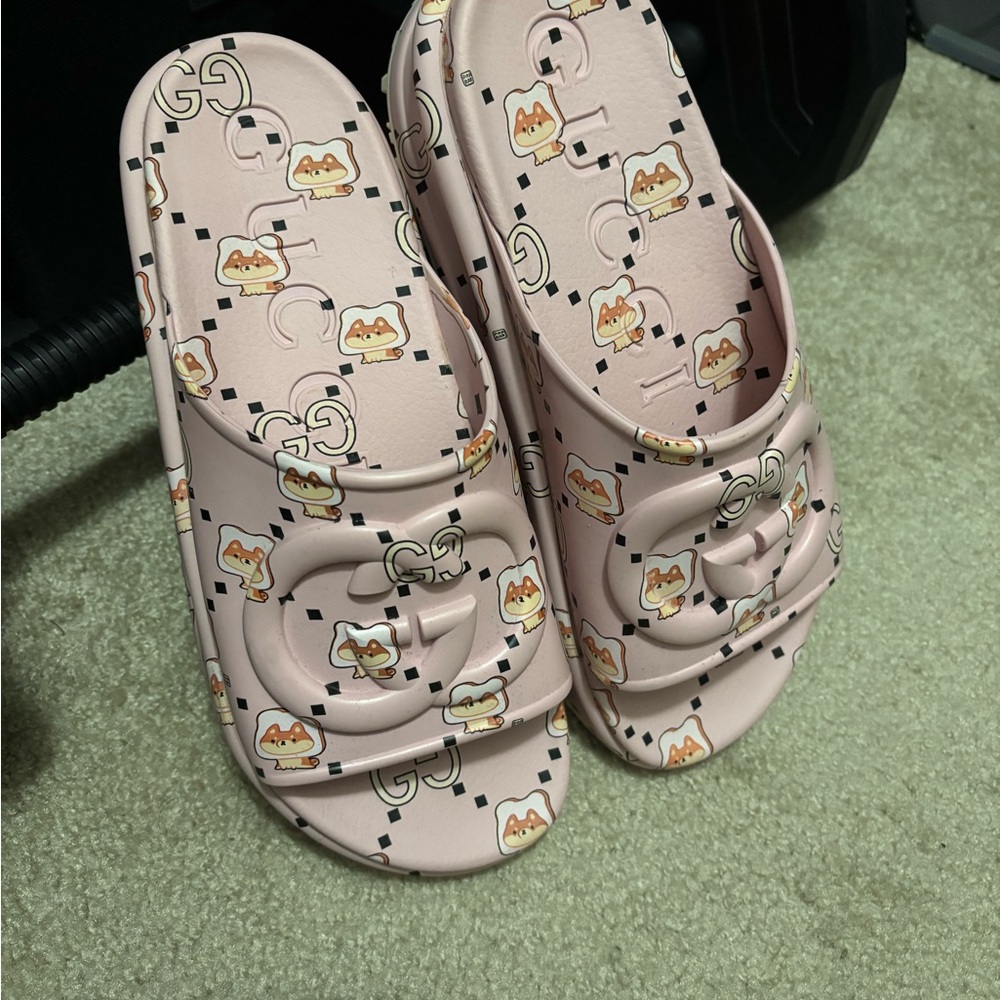Gucci Pink Sandals Chic Designer Flip Flops